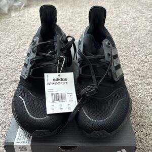 Adidas UltraBoost 22 Women's Size 11 Men's 9.5 Triple Black Running GX5587 New